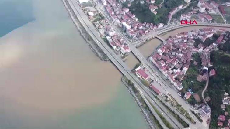 Trabzon’da sel sonrası Karadeniz’in rengi değişti 19